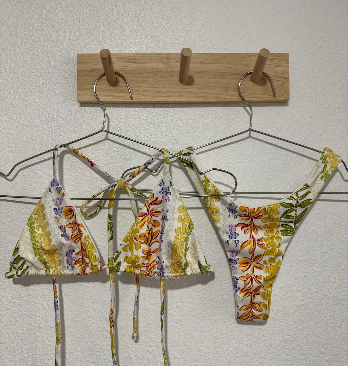 Moku Set in White Lei Day