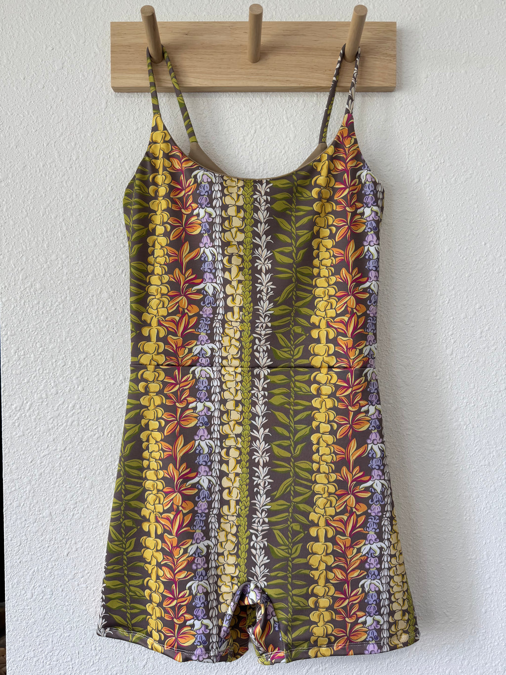 Maʻalahi Bodysuit in Taupe Lei Day